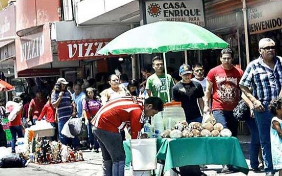 Administraciones entregan a diestra y siniestra permisos Vendedores ambulantes