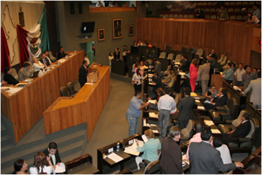 Diputados en Nuevo León censuran redes sociales