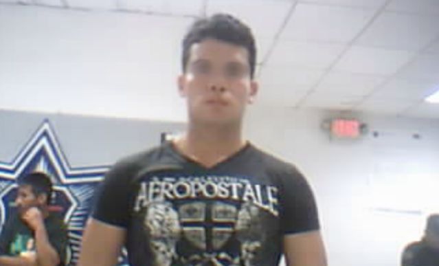 «Invita» al cine a muñeca inflable para sostener relaciones