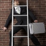 DEBAJO DE UNA ESCALERA